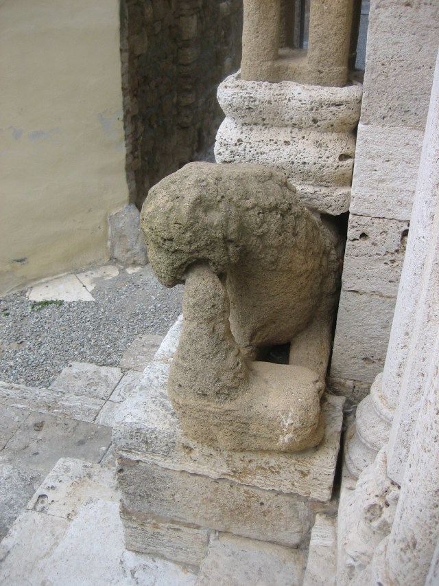 Guard lions in San Quirico d'Orcia, Tuscany