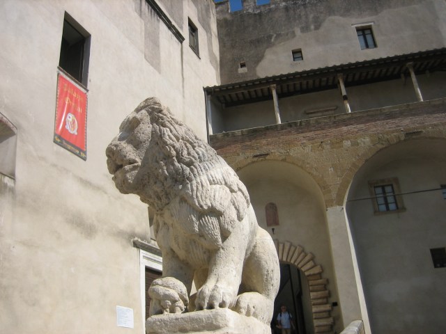 Pitigliano pussycat, Tuscany